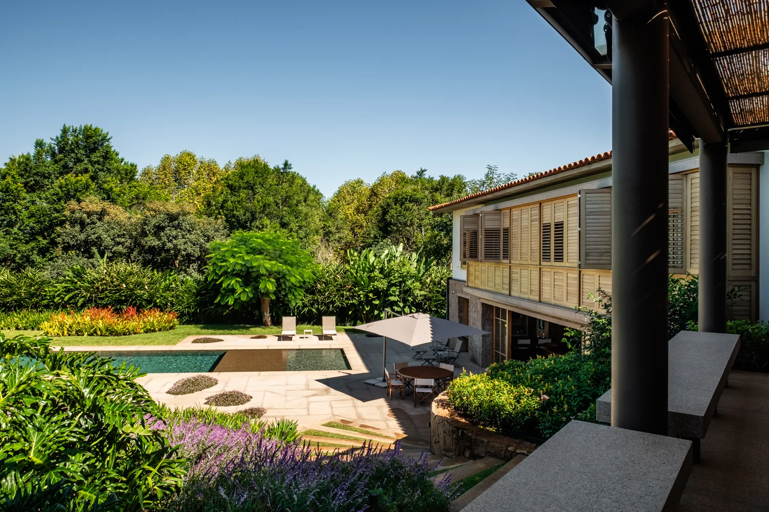 O mesmo conjunto com o jardim implantado